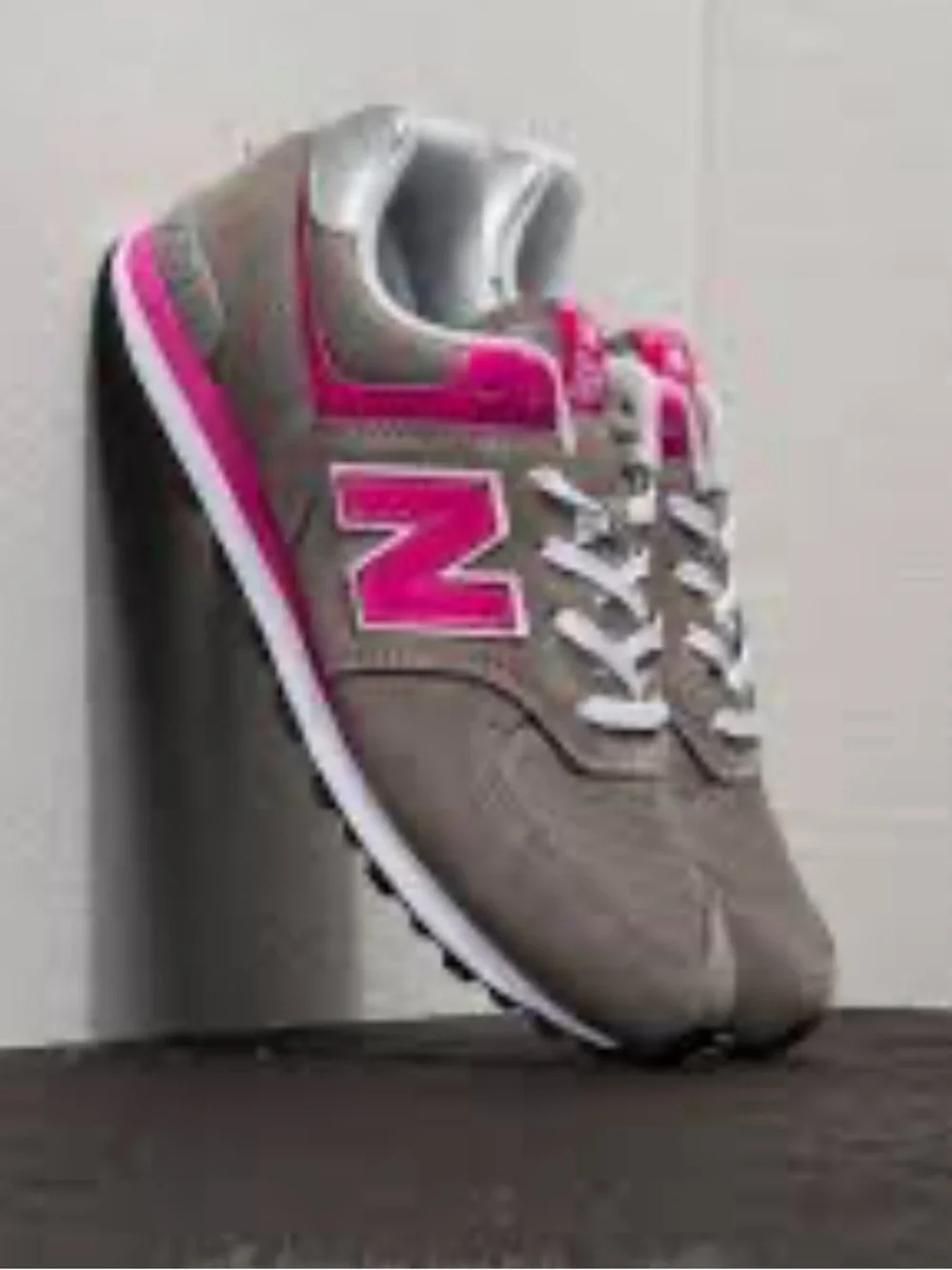 New Balance Women’s Classic 574 Dark Grey Bright Pink Shoes 7 M Athletic